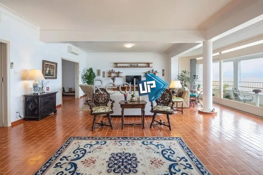 Penthouse with a glassed-in balcony and 4 bedrooms — photo 5