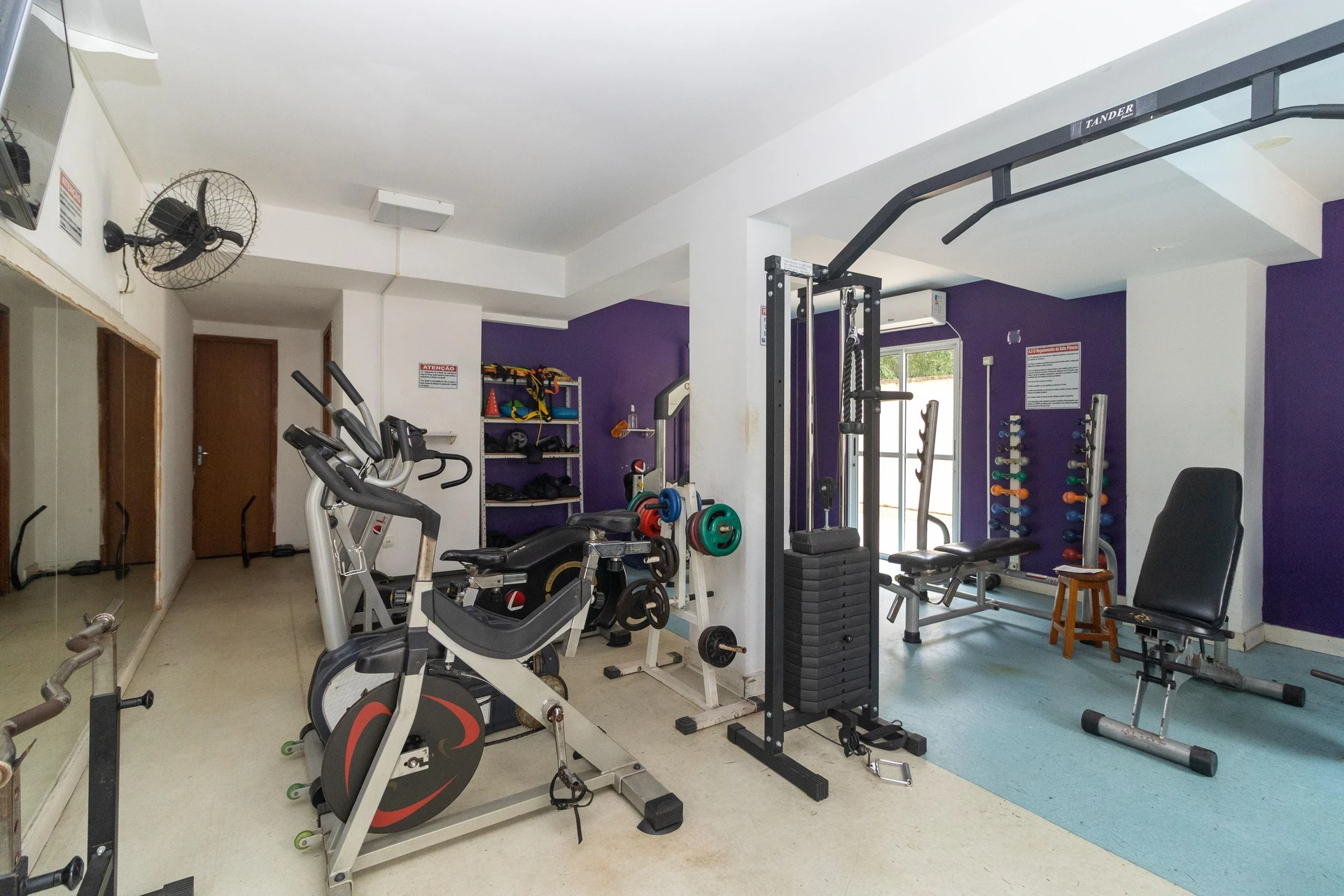 Furnished 2-bedroom apartment with balcony — photo 49
