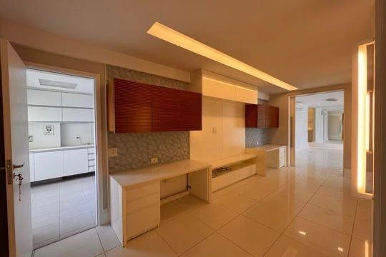 4-bedroom apartment with a separate kitchen, 260 m² — photo 7