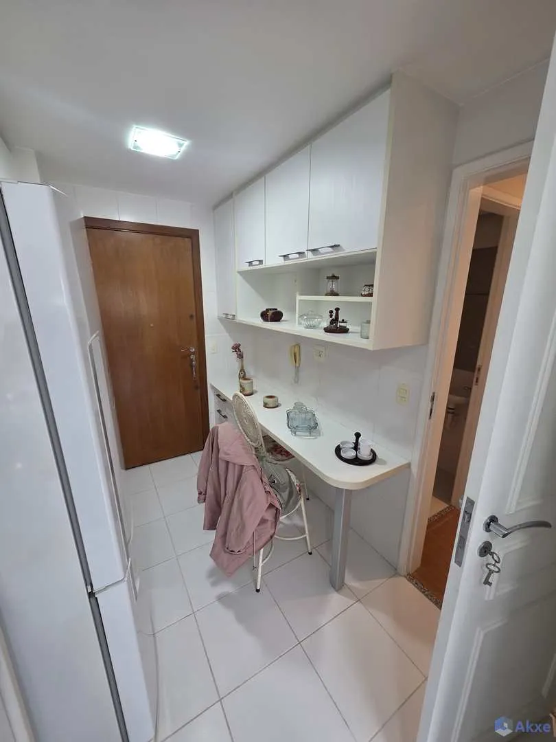 2-bedroom apartment with an enclosed glass balcony — photo 10
