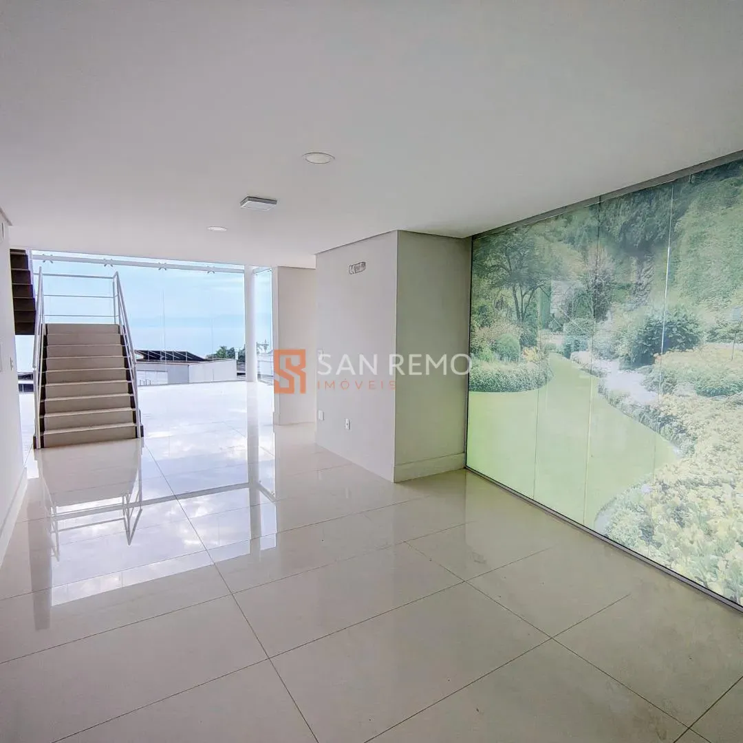 Дом с 3 спальнями и 2 ванными, 4 парковки и 718 м² — photo 4