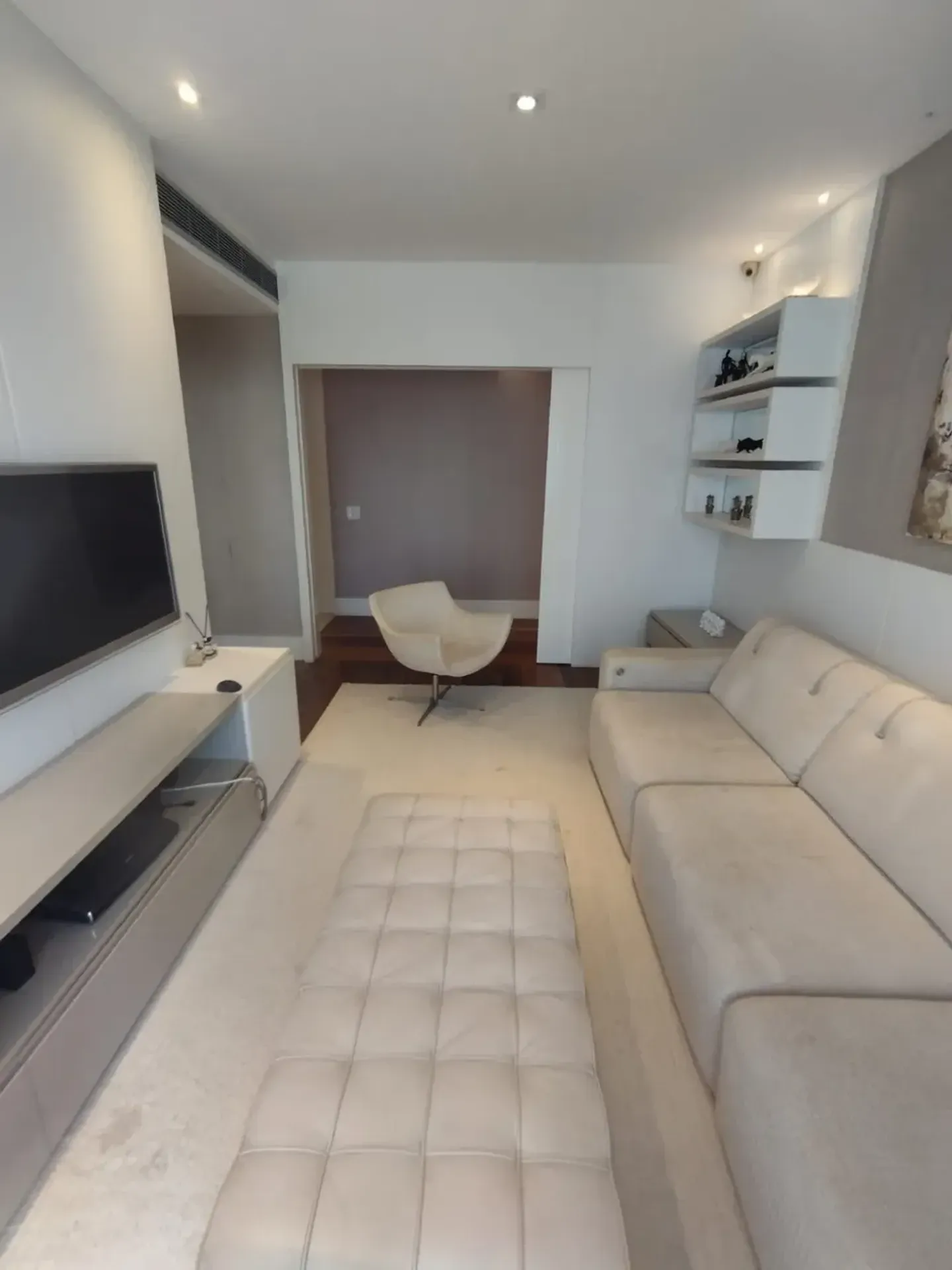 Apartamento sem mobília com 4 quartos e 5 banheiros — photo 40