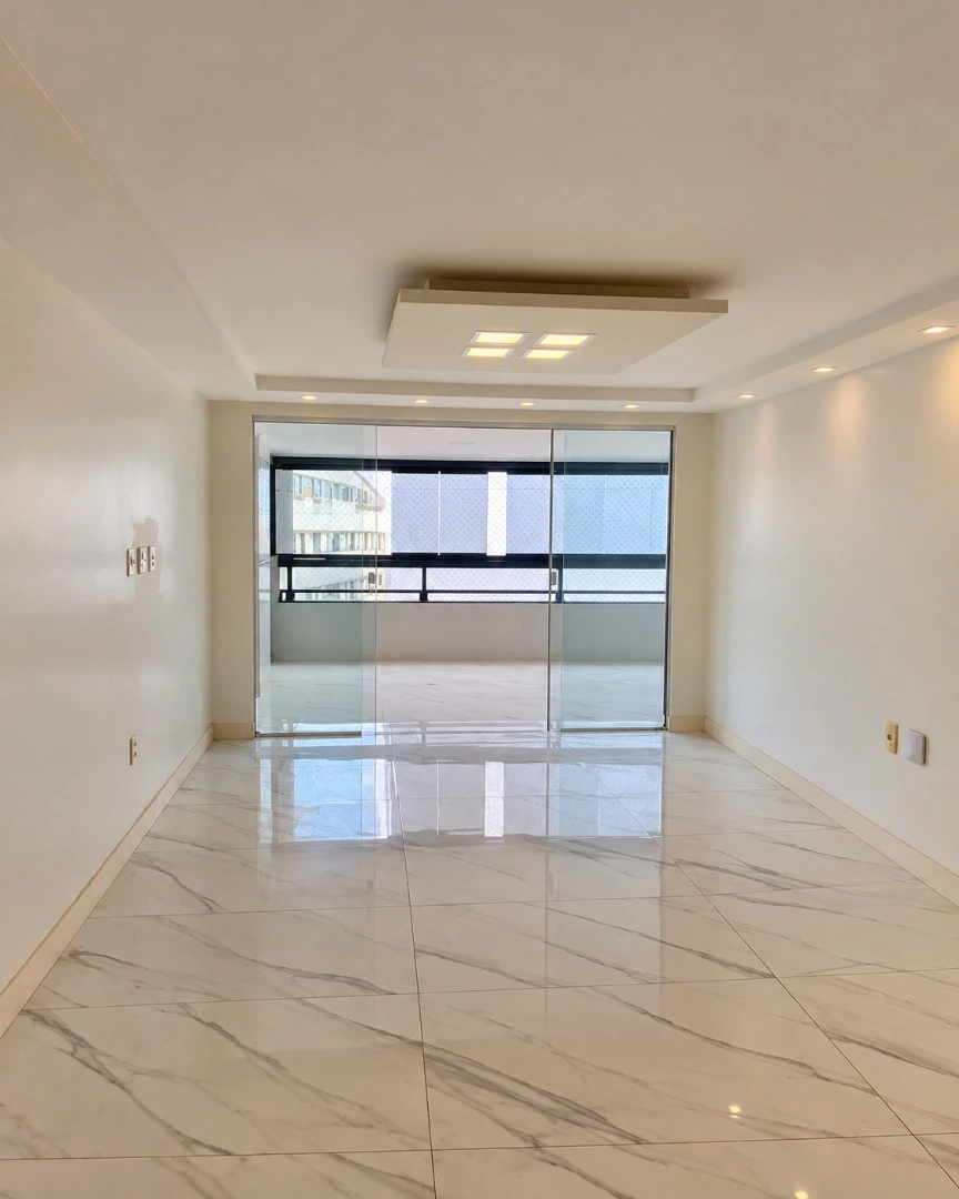 4-bedroom apartment in a building with a pool — photo 8