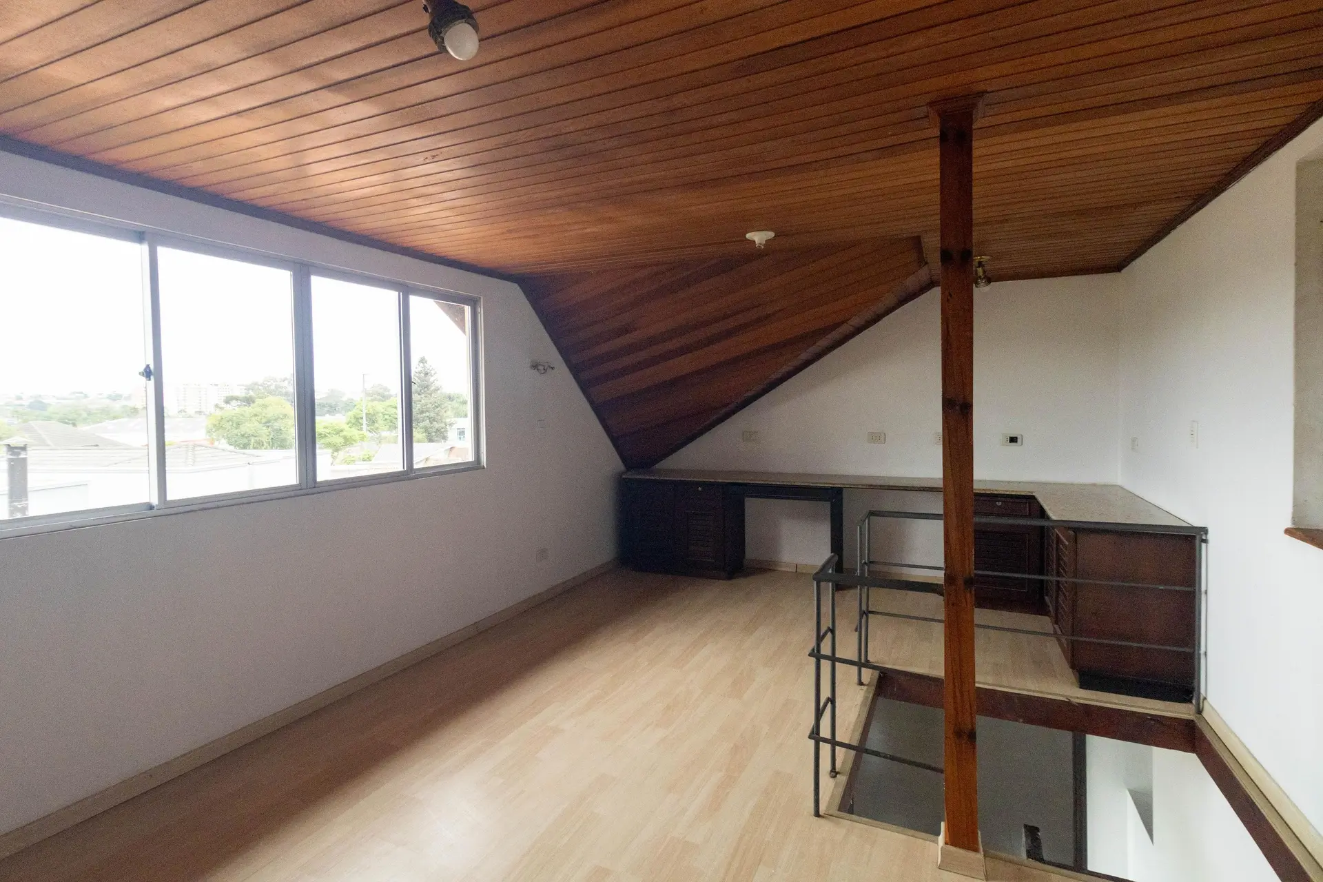 House, 195 m², with floor-to-ceiling windows — photo 8