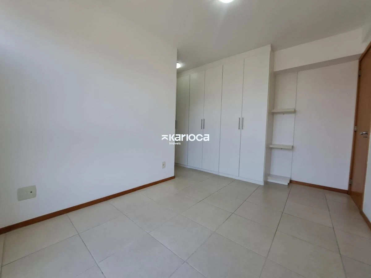 Glass-enclosed balcony in a 3-bedroom apartment, 75 m² — photo 2