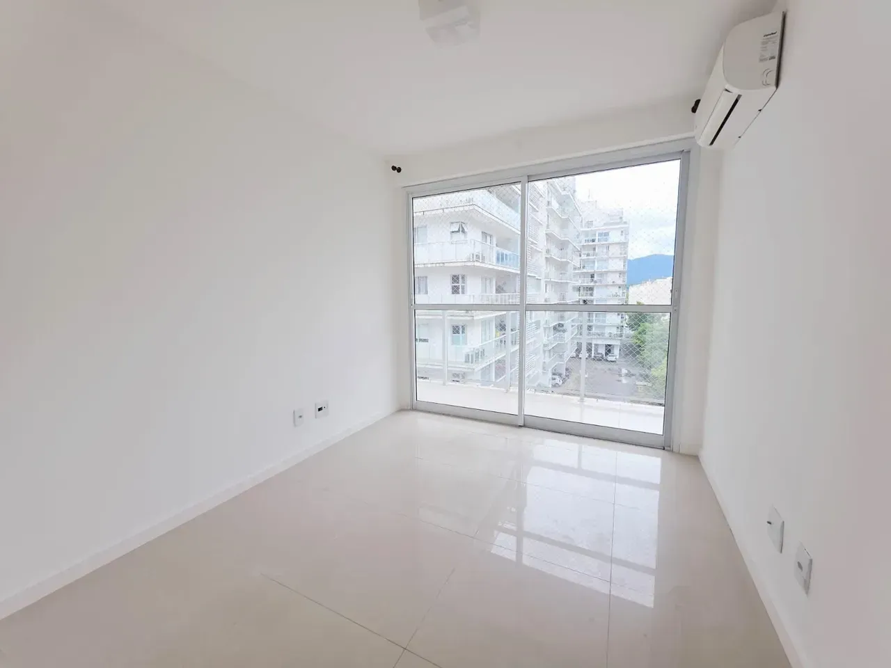 3-bedroom apartment with a separate closed kitchen — photo 3