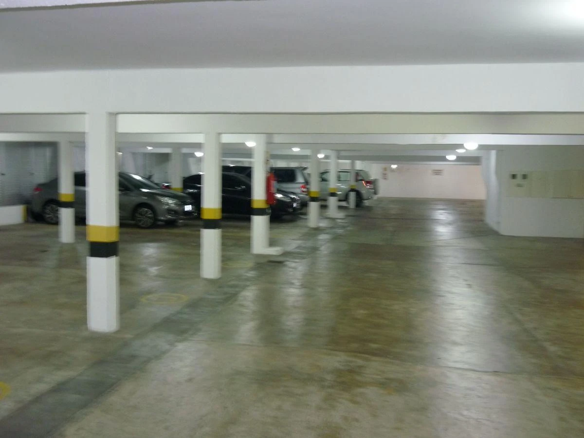 Apartamento de 156 m² com secadora e janelas do piso ao teto — photo 36