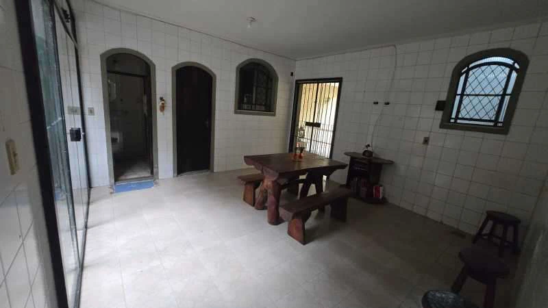 House with 4 bedrooms and 990 m² plus a private BBQ — photo 7