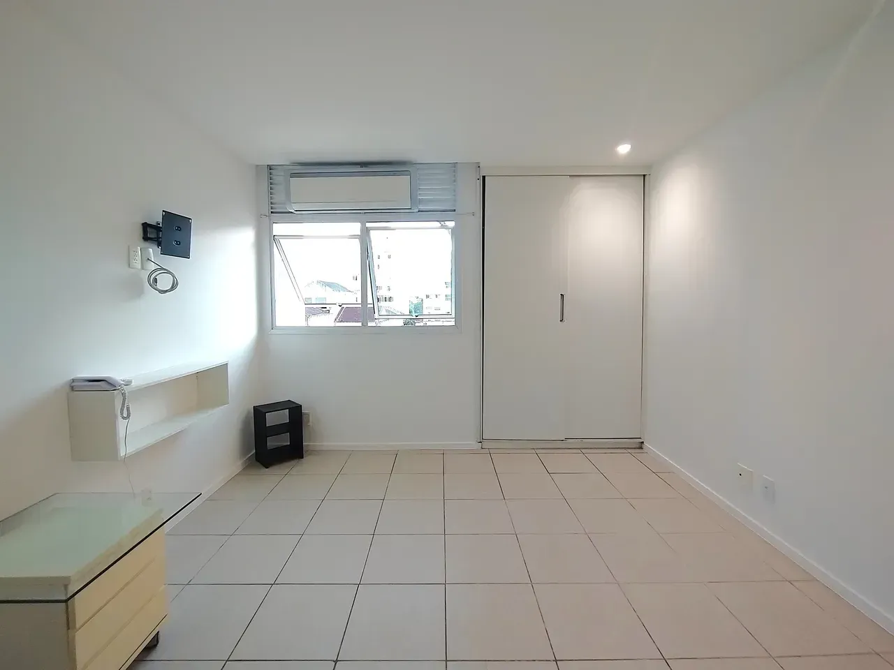 1-bedroom apartment with open-plan gas kitchen — photo 5