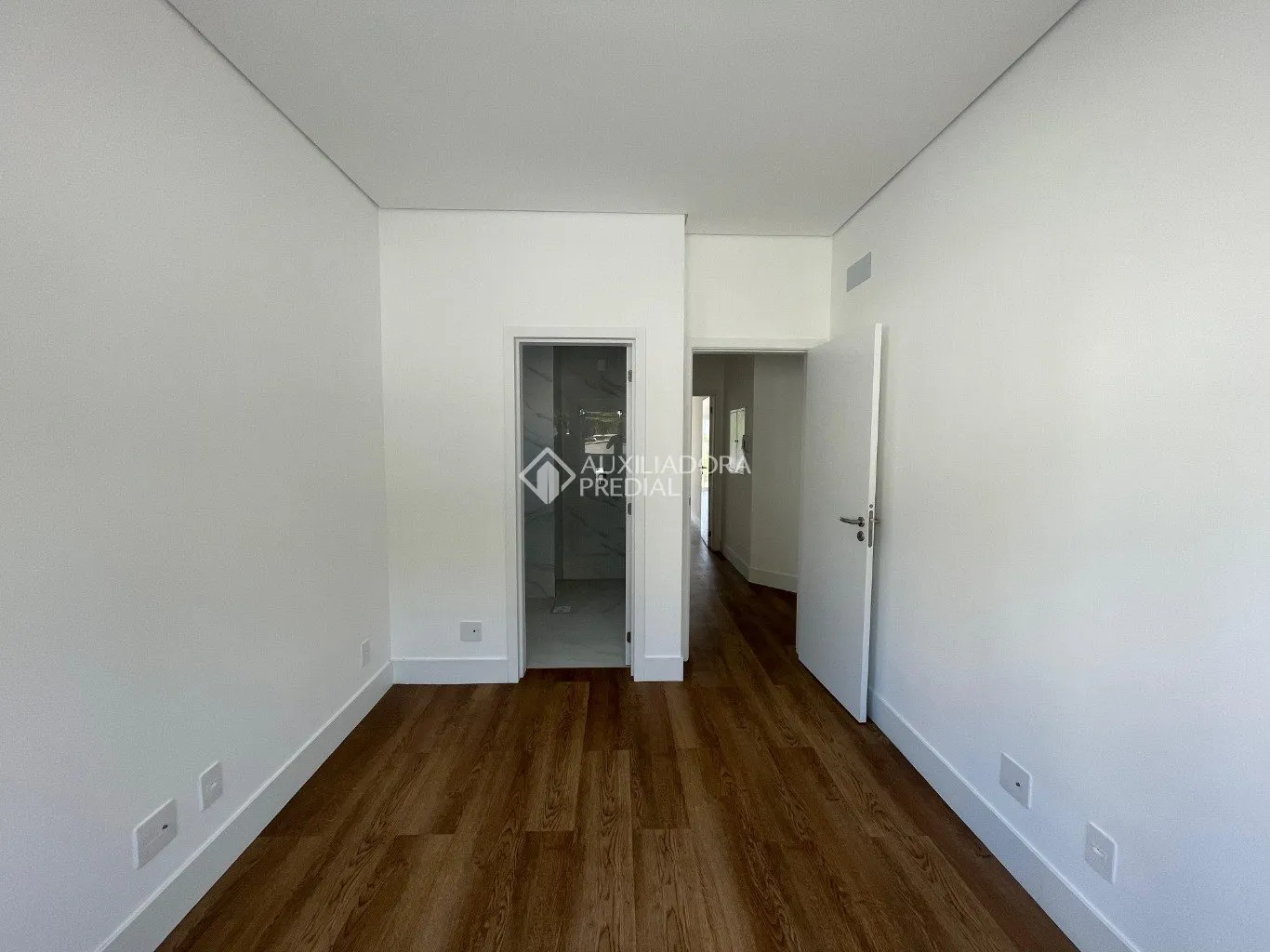 3-bedroom apartment with 159 m² and 2 parking spaces — photo 24