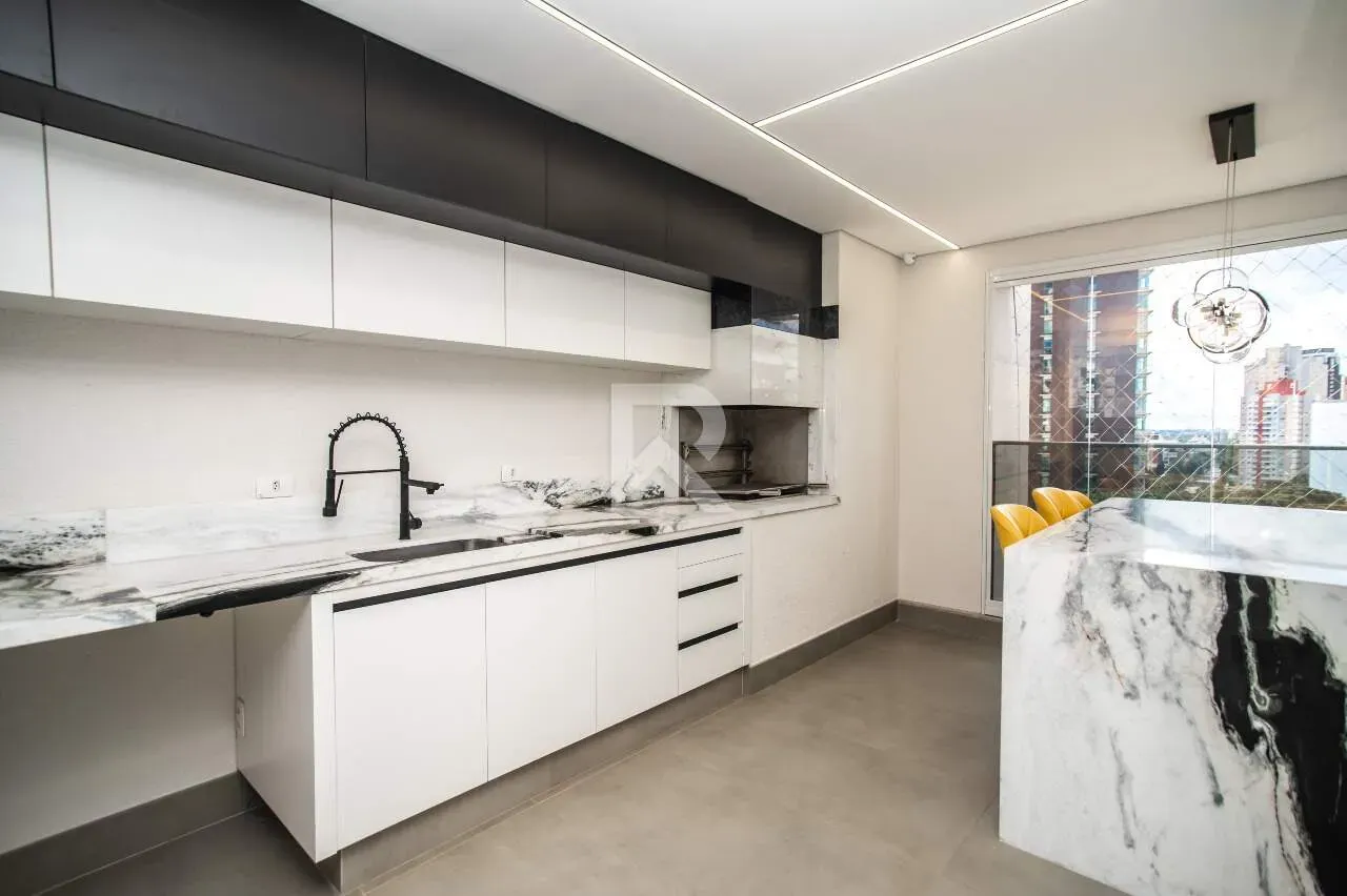 Furnished apartment with 4 en-suite rooms and glazed balcony — photo 10