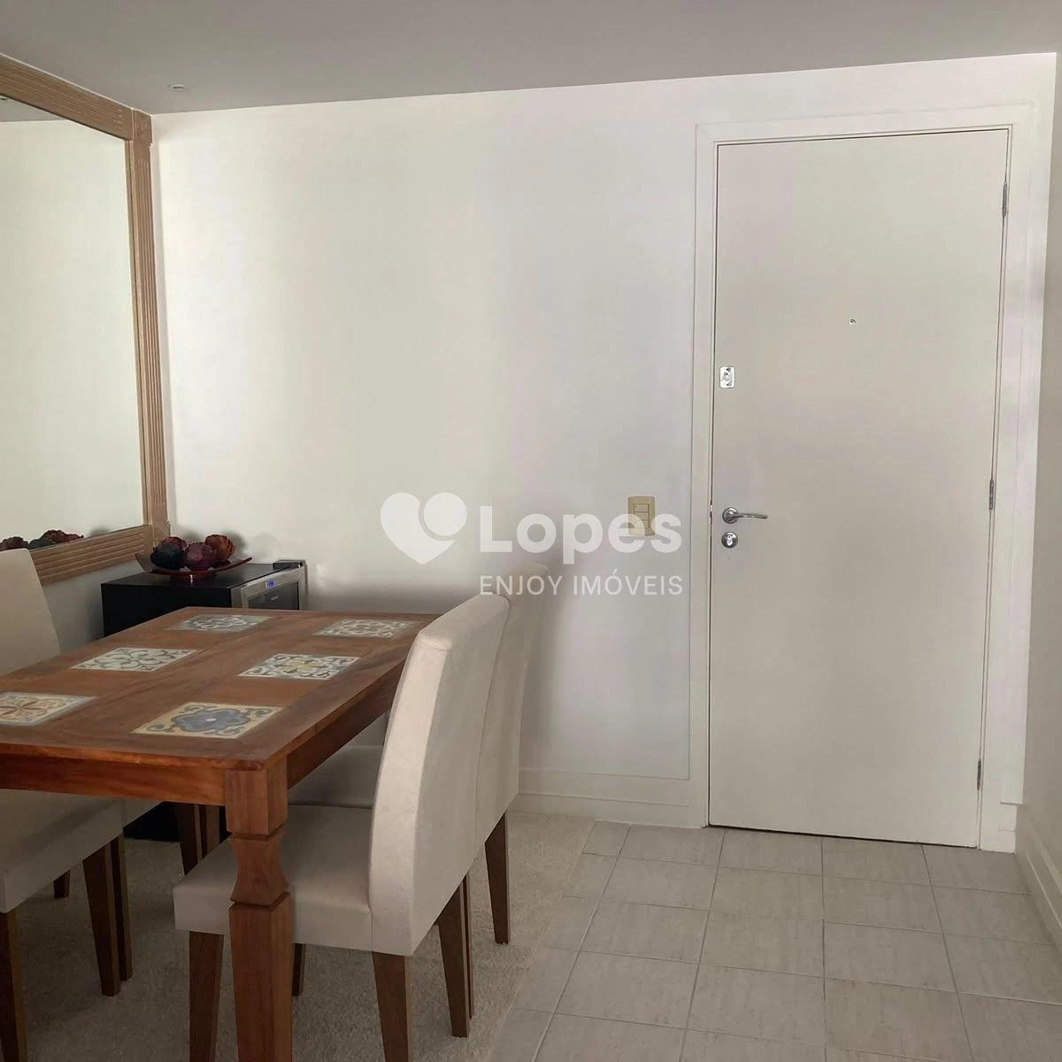 Furnished apartment, 96 m², with a glass-enclosed balcony — photo 14