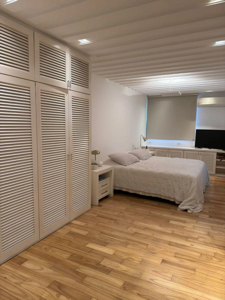 Furnished 160 m² apartment with 3 bedrooms and a glass balcony — photo 3