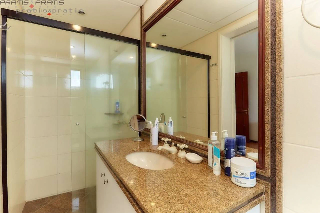Bathtub in a 3-bedroom apartment, 131 m² — photo 13