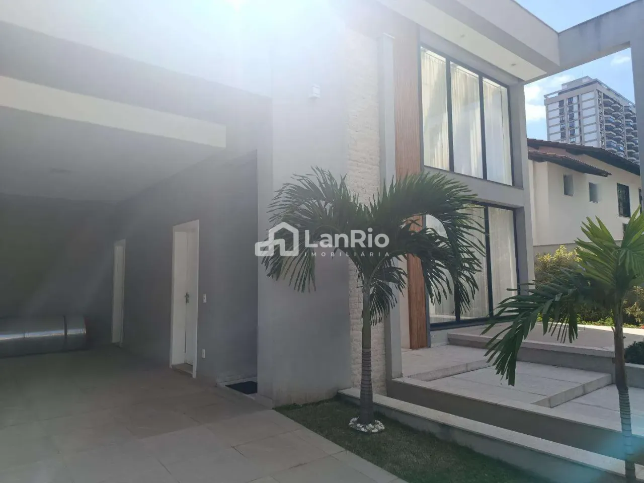 Casa com 5 quartos e 5 suítes, com varanda