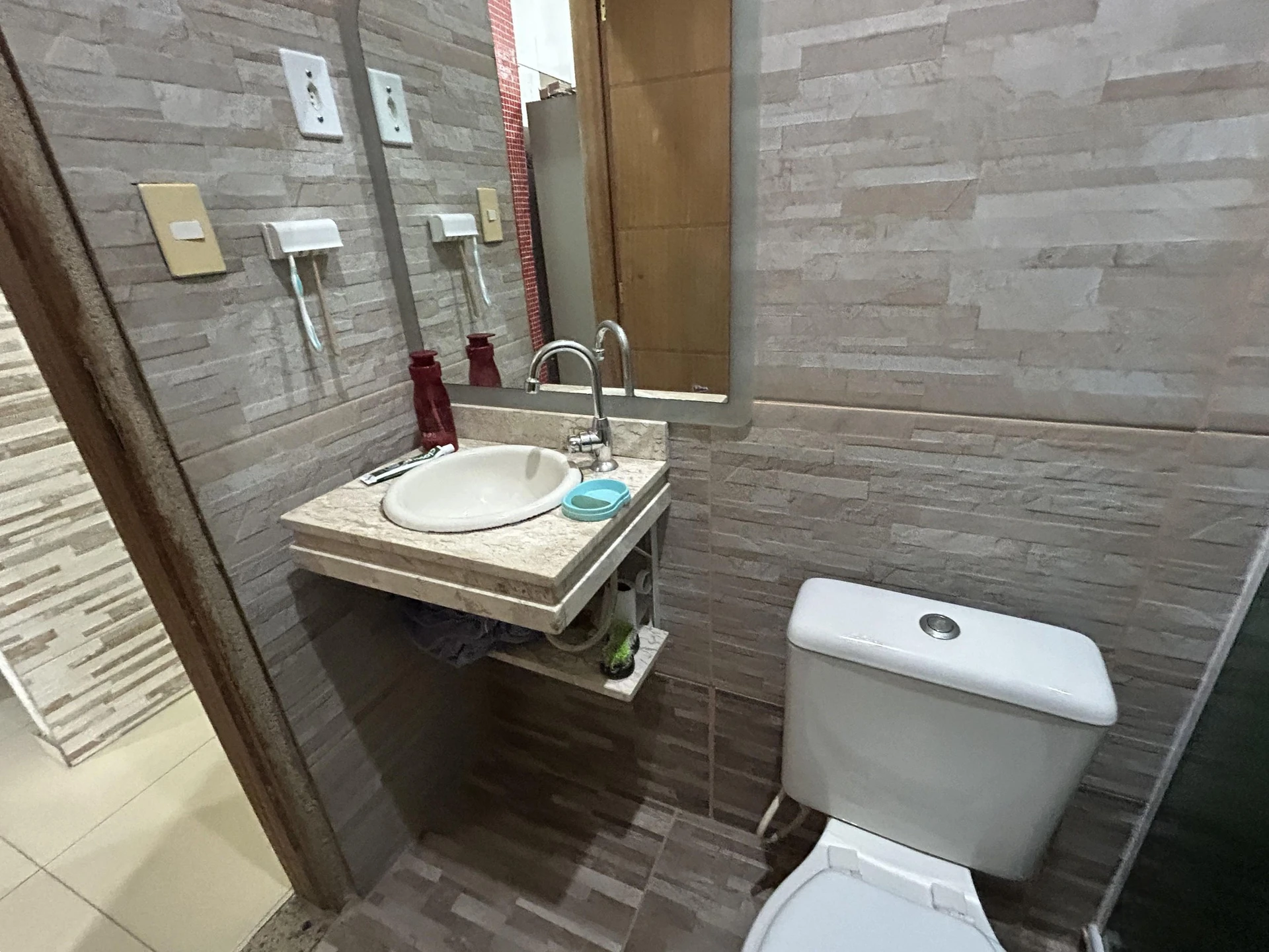 Rental house with 2 en-suite bedrooms and balcony — photo 23