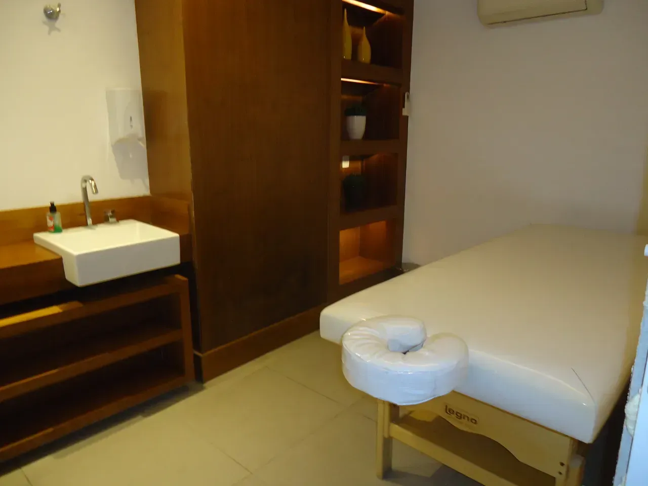 90 m² apartment with 2 bedrooms and a balcony — photo 10