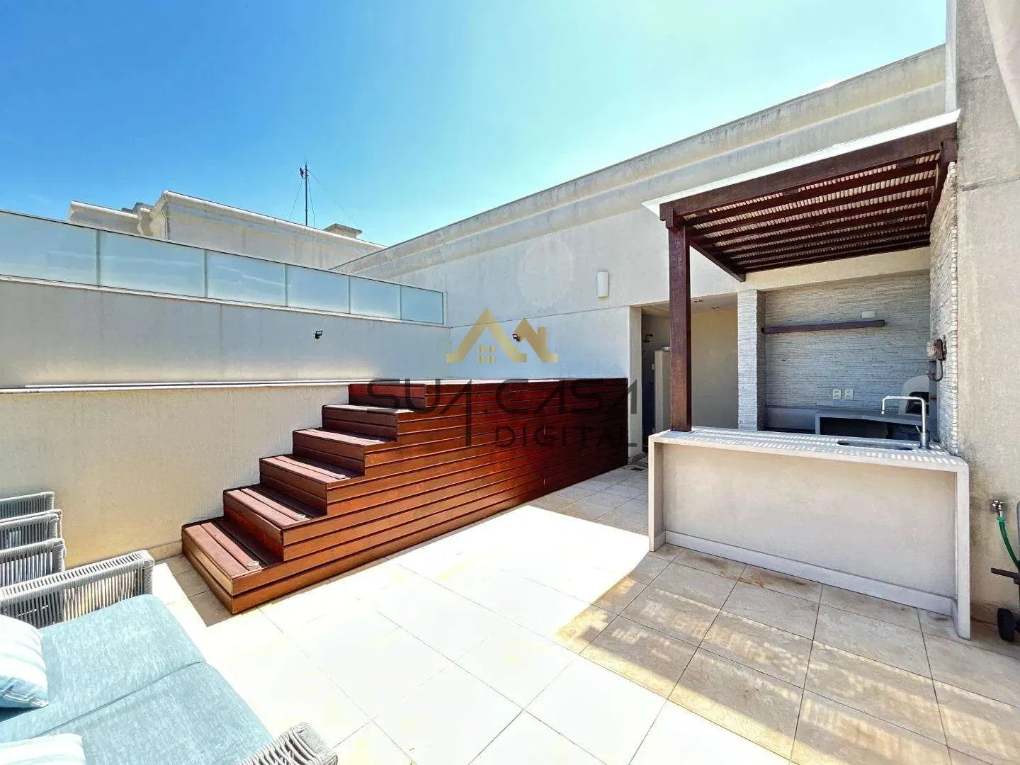 Penthouse with 4 bedrooms and an open-plan kitchen — photo 36