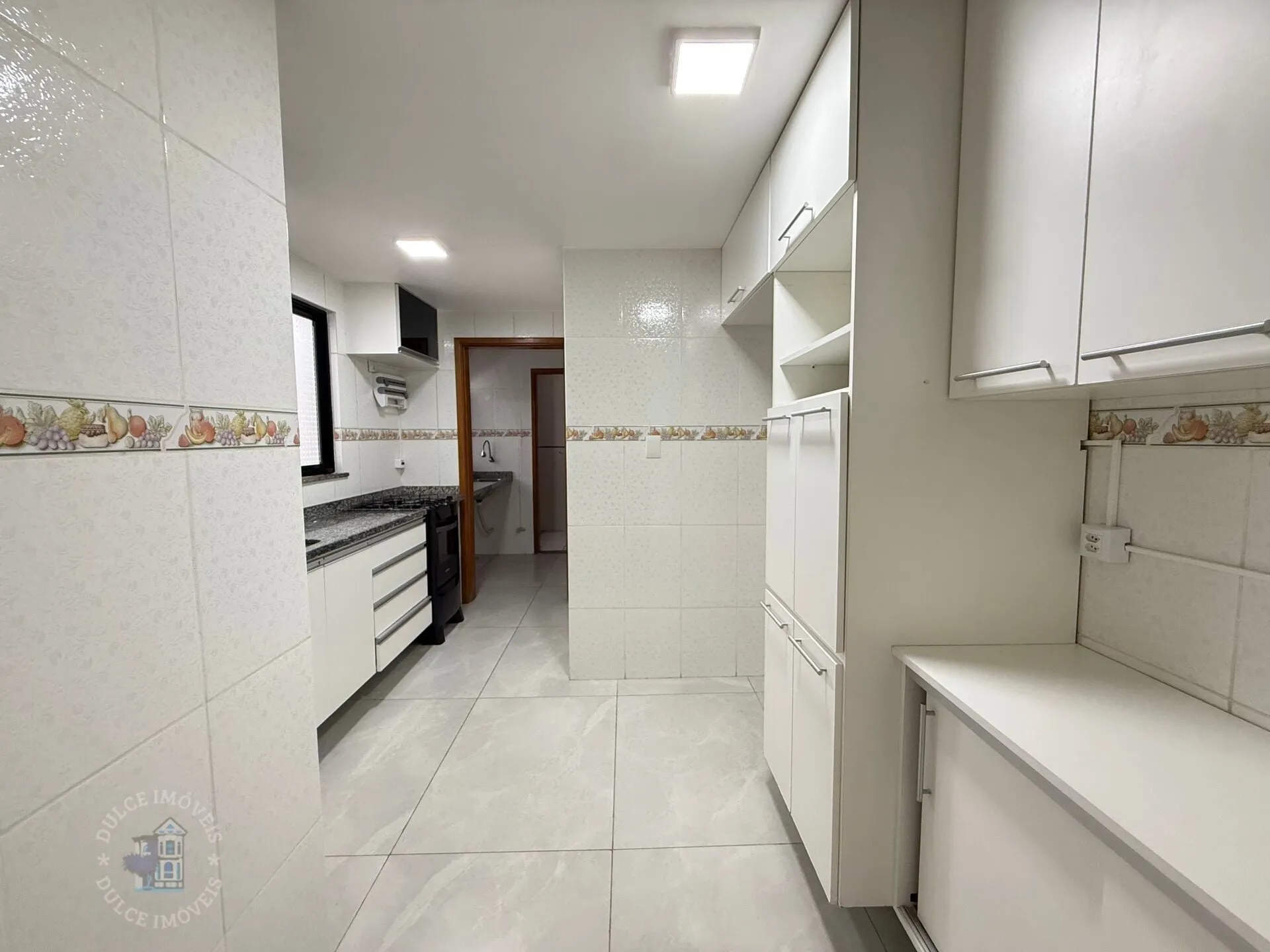 3-bedroom apartment with 1 en-suite and balcony — photo 2