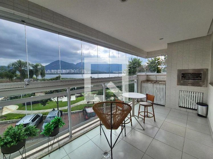 Furnished apartment, 80 m², with a water view