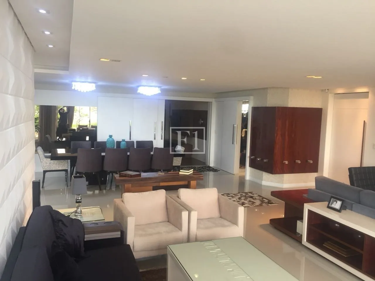 Furnished 4-bedroom apartment with 473 m² and 2 parking
