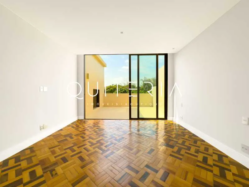Penthouse apartment with 4 bedrooms and a balcony — photo 10