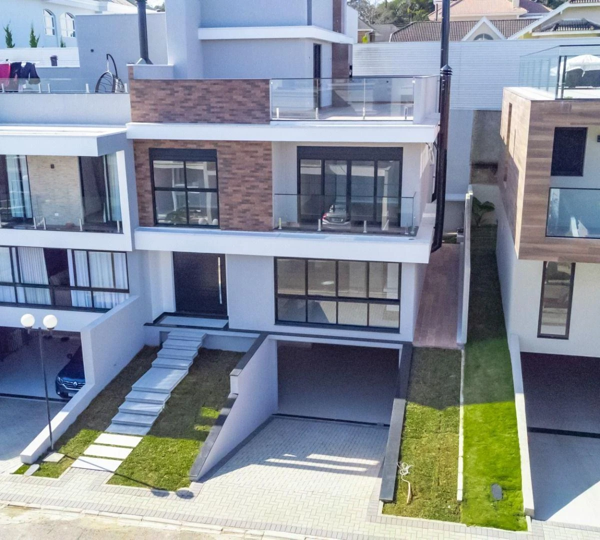 Modern house with 4 en-suite bedrooms and 6 parking spots — photo 17