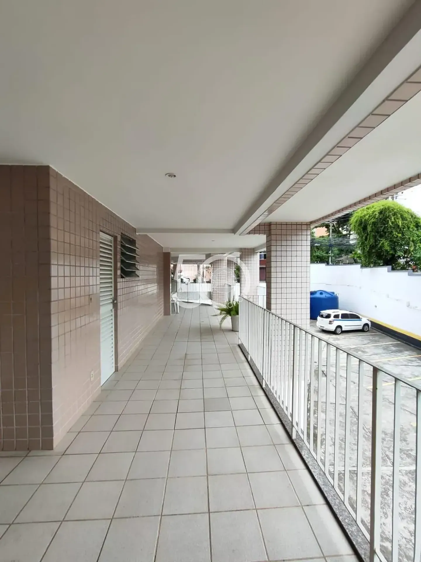 98 m² apartment with 3 bedrooms and 2 garage spaces — photo 44