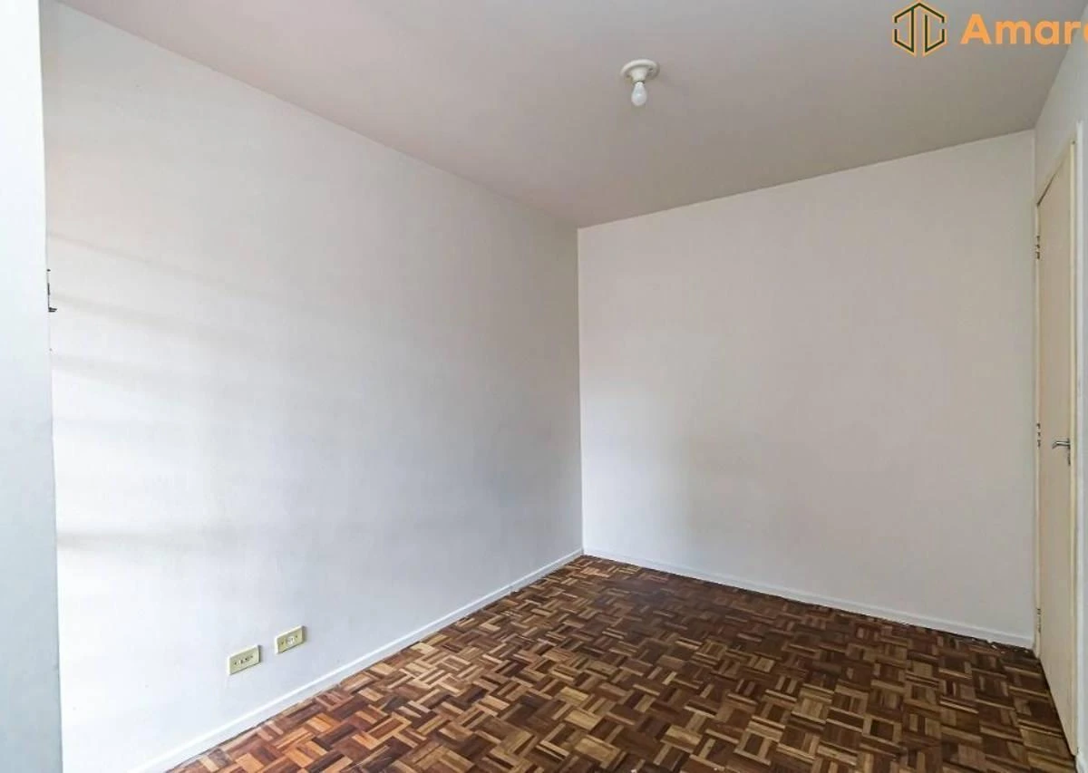 Wood or laminate floors in a 3-bedroom house, 75 m² — photo 35