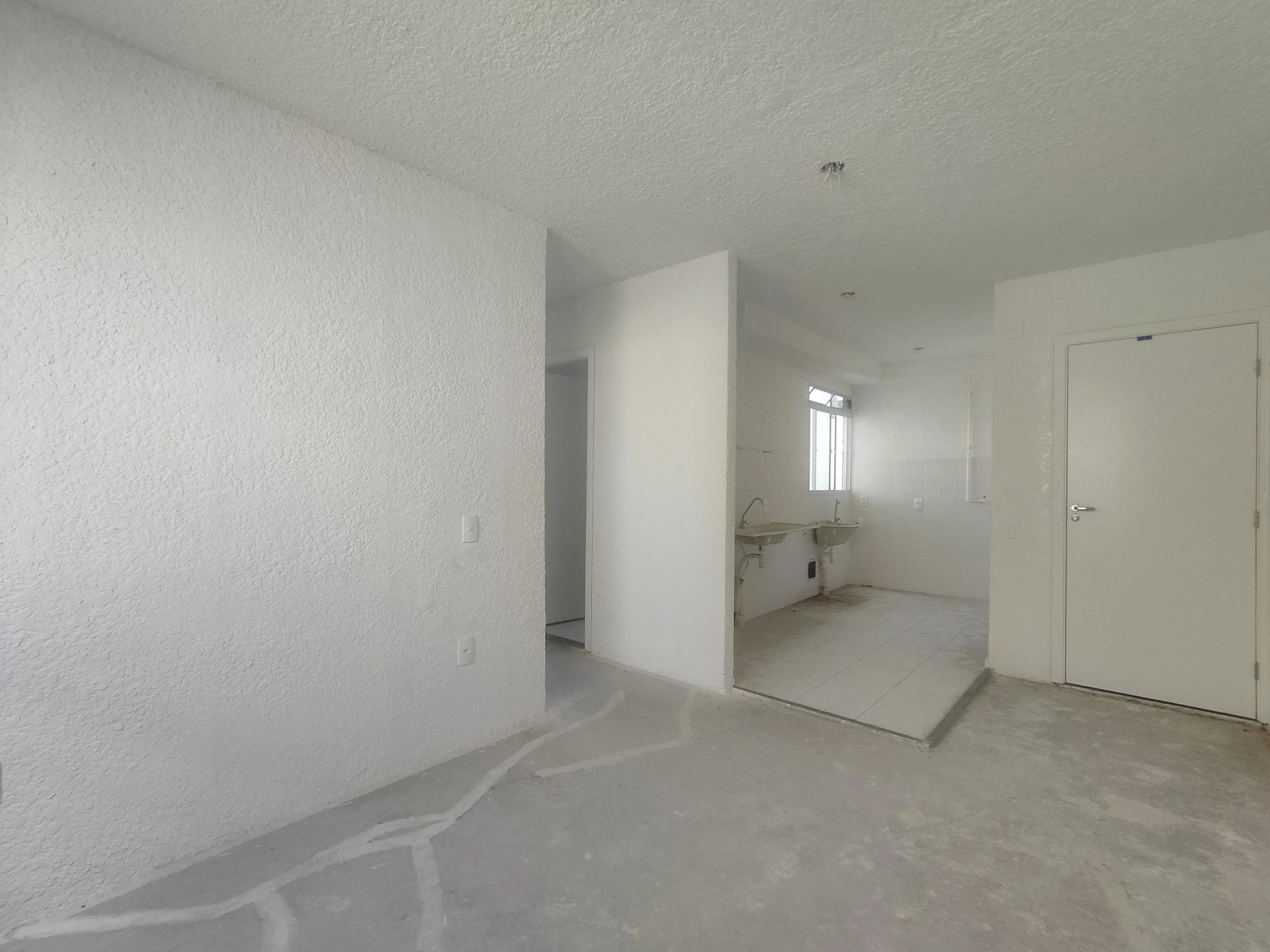 2-bedroom apartment with 1 bathroom and pet allowance — photo 2
