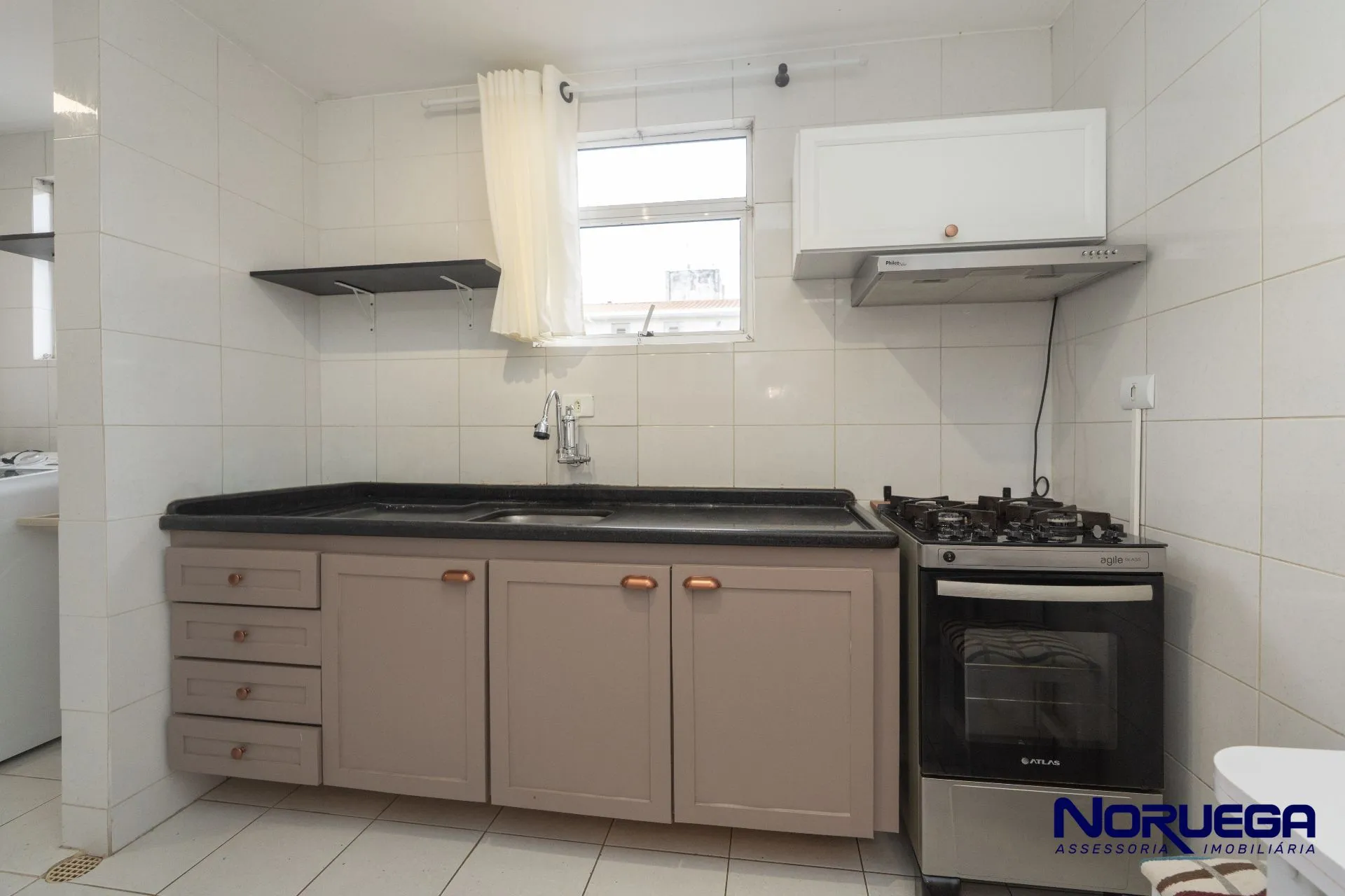 3-bedroom apartment with a washing machine in Curitiba — photo 15