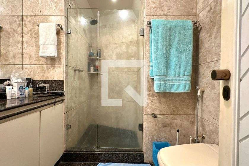 Duplex apartment with 3 en-suite bedrooms and laundry — photo 26