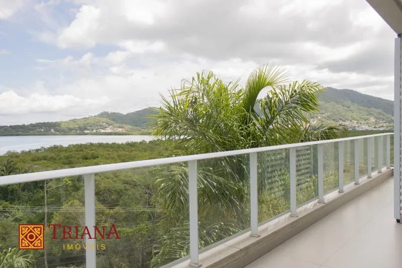 4-bedroom apartment with a water view in Florianópolis — photo 7