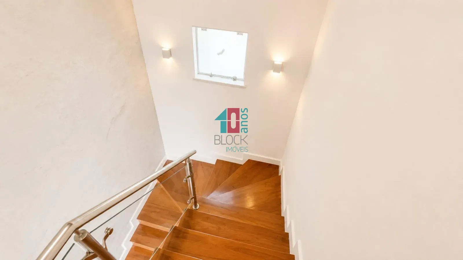 Casa triplex com 4 quartos e 3 suítes e cozinha fechada — photo 38