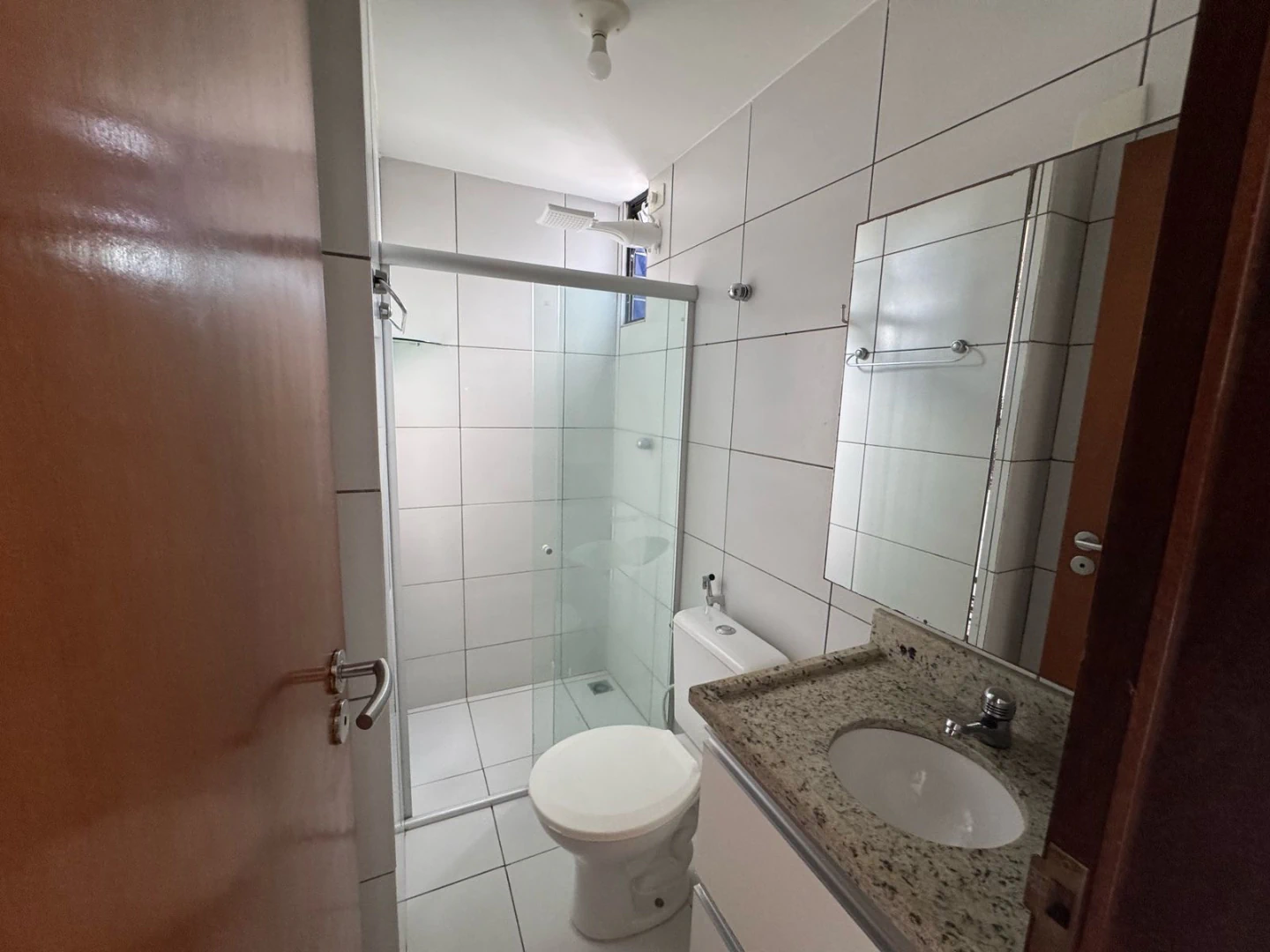 Квартира с застеклённым балконом и 2 ванными — photo 19