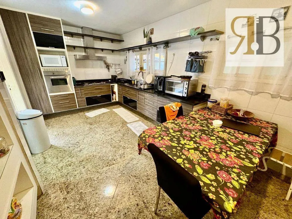 Furnished house with 5 bedrooms and 532 m² — photo 19