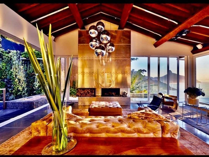 Furnished 400 m² house with 5 bedrooms and 2 parking spots