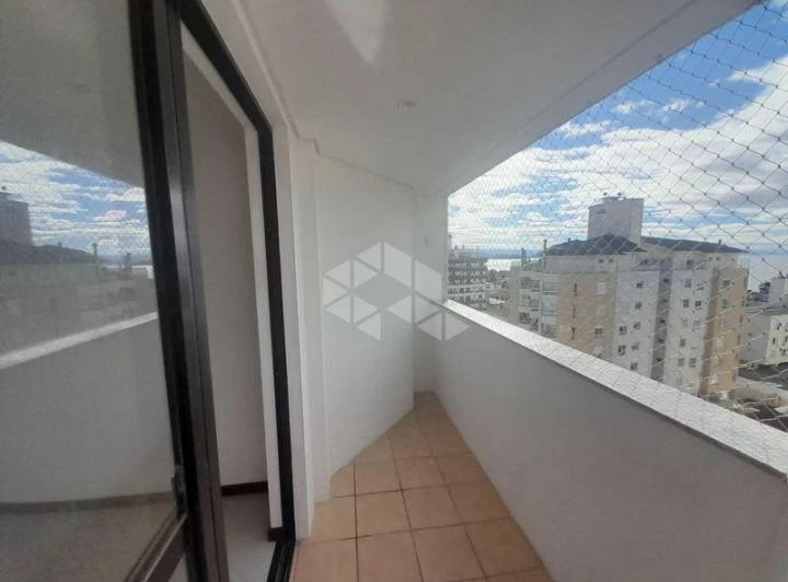 Unfurnished 3-bedroom apartment with balcony — photo 3