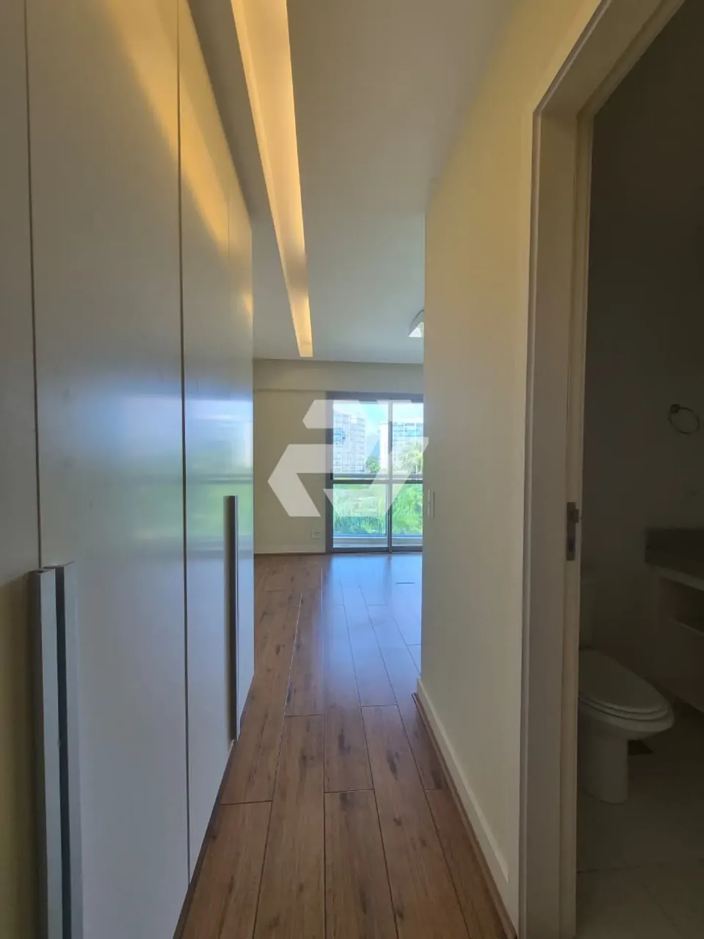 Apartment with 4 en-suite bedrooms and private garden — photo 24