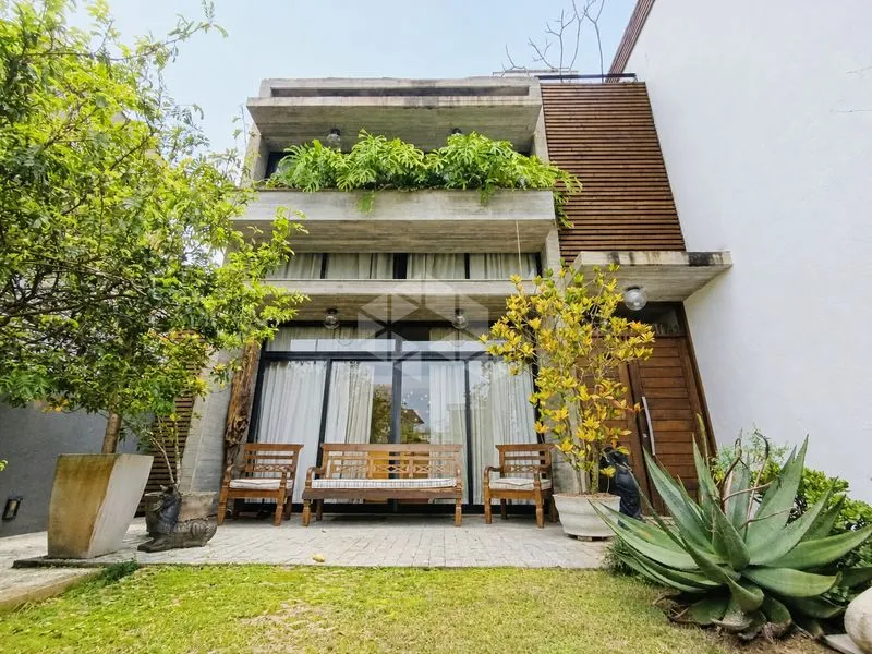 2-bedroom house with a glass-enclosed balcony — photo 15