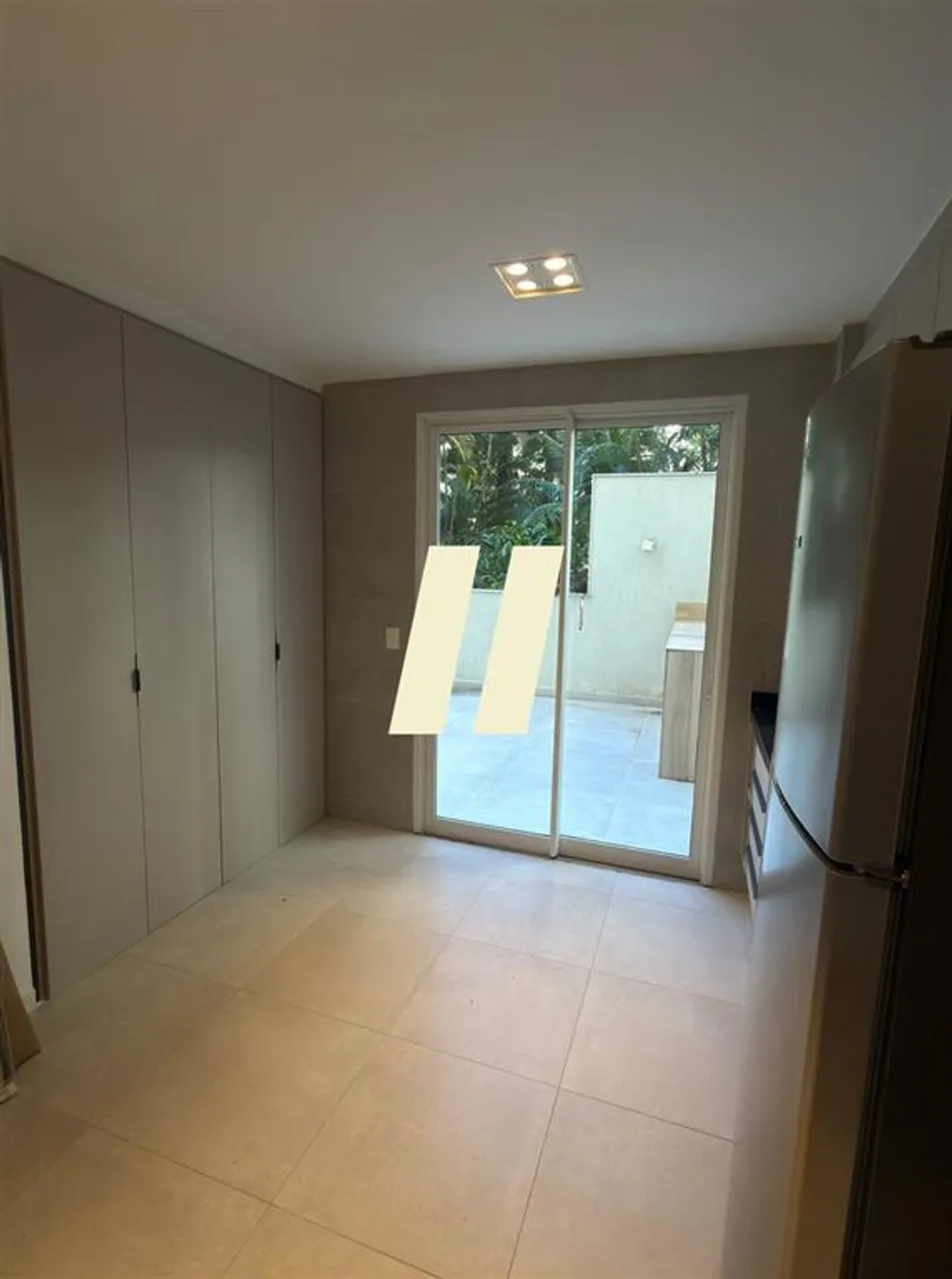 Furnished 1-bedroom apartment with no parking space — photo 17