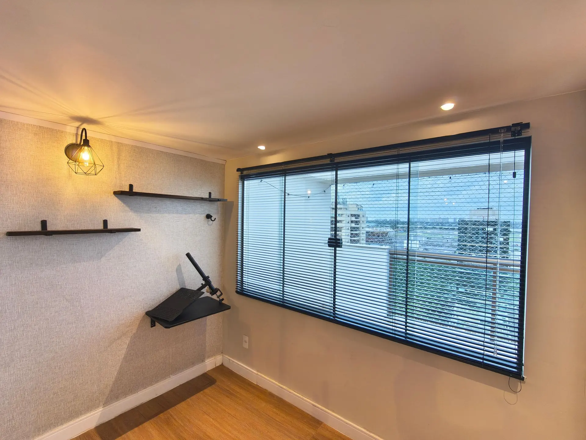 Floor-to-ceiling windows in a 3-bedroom apartment, 140 m² — photo 30