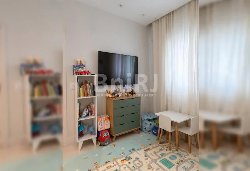 160 m² apartment with 4 bedrooms and 1 bathroom — photo 3