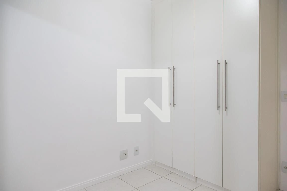 Glass-enclosed balcony in a 2-bedroom apartment, 74 m² — photo 12