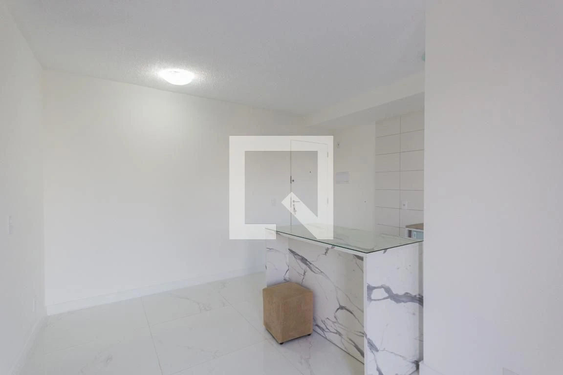 2-bedroom apartment with open-plan kitchen and living room — photo 3