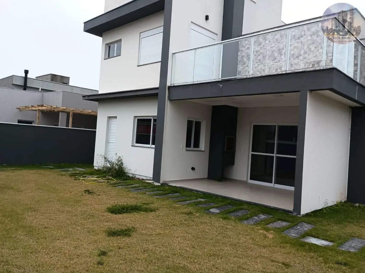 Дом в кондоминиуме с 3 спальнями и 375 м²
