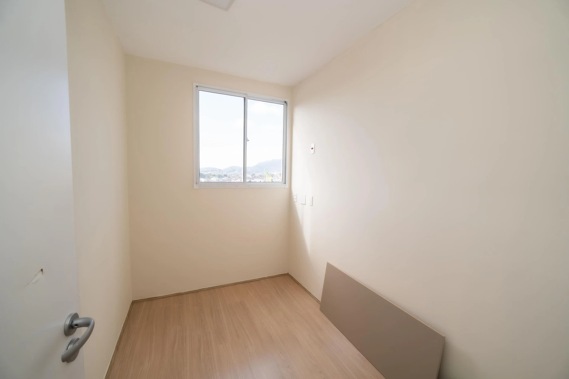 2-bedroom apartment in a building with a gym — photo 4