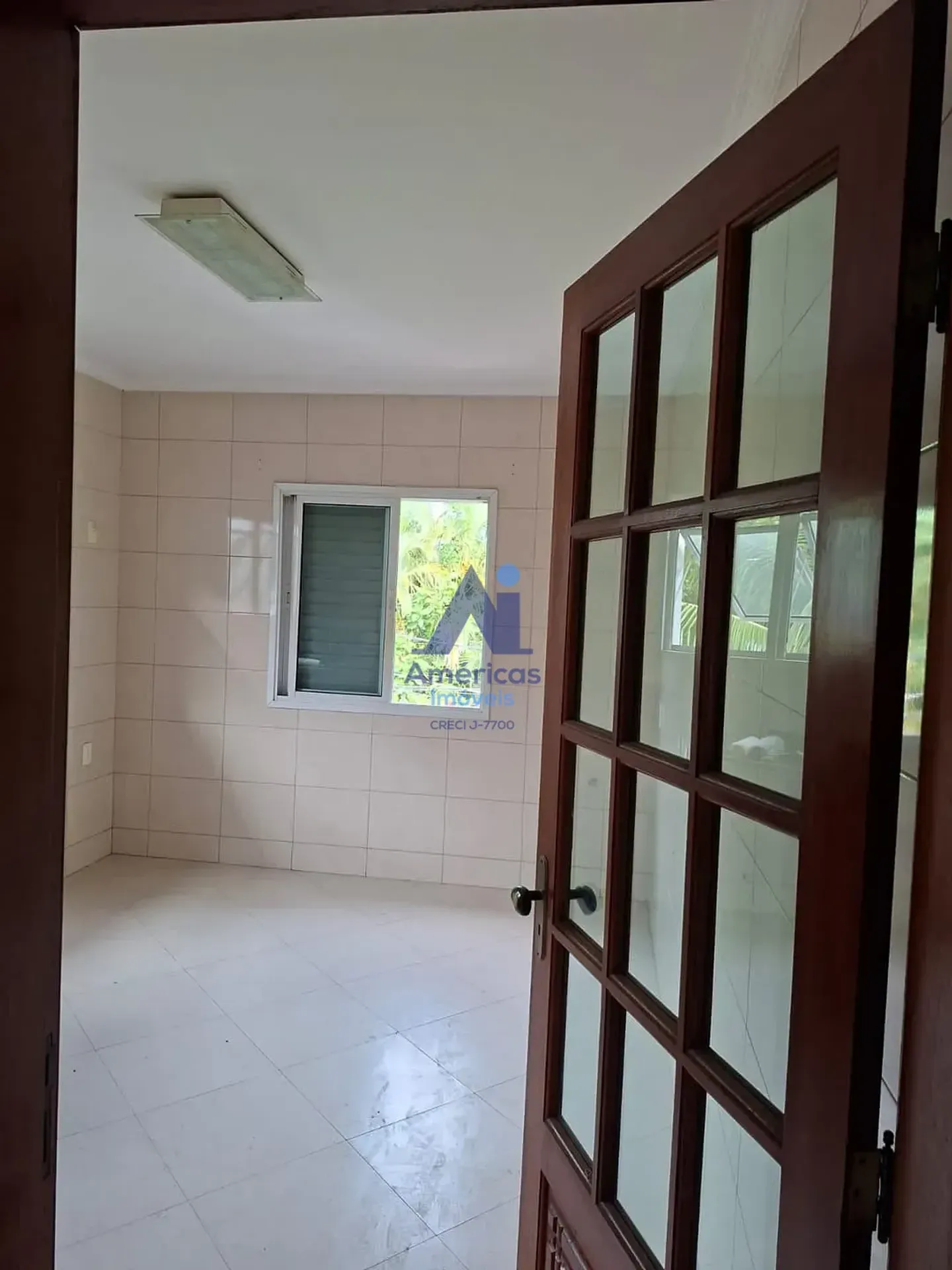 Casa sem mobília com churrasqueira na varanda — photo 12