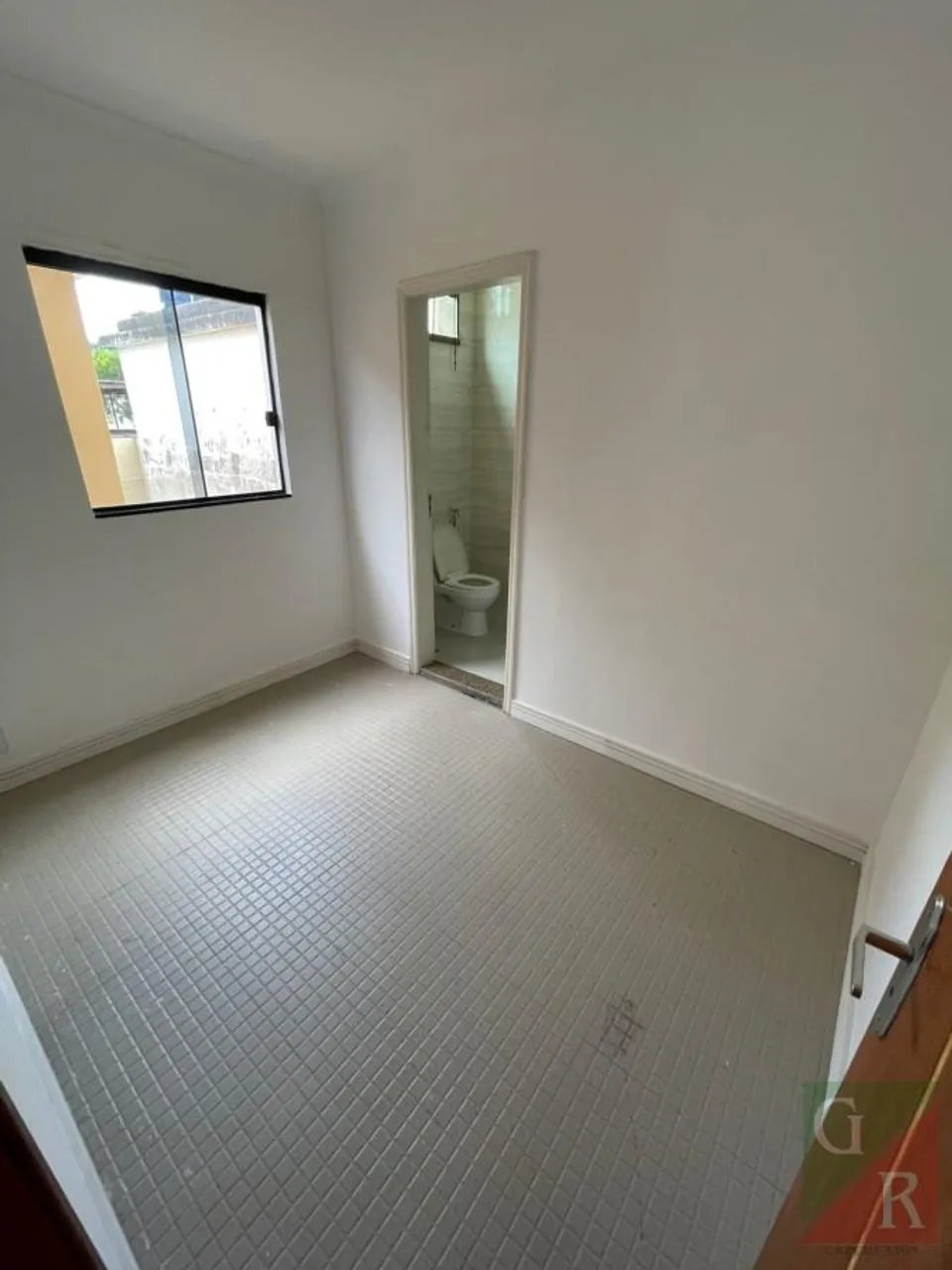 Unfurnished apartment with 2 bedrooms and 1 bathroom — photo 2