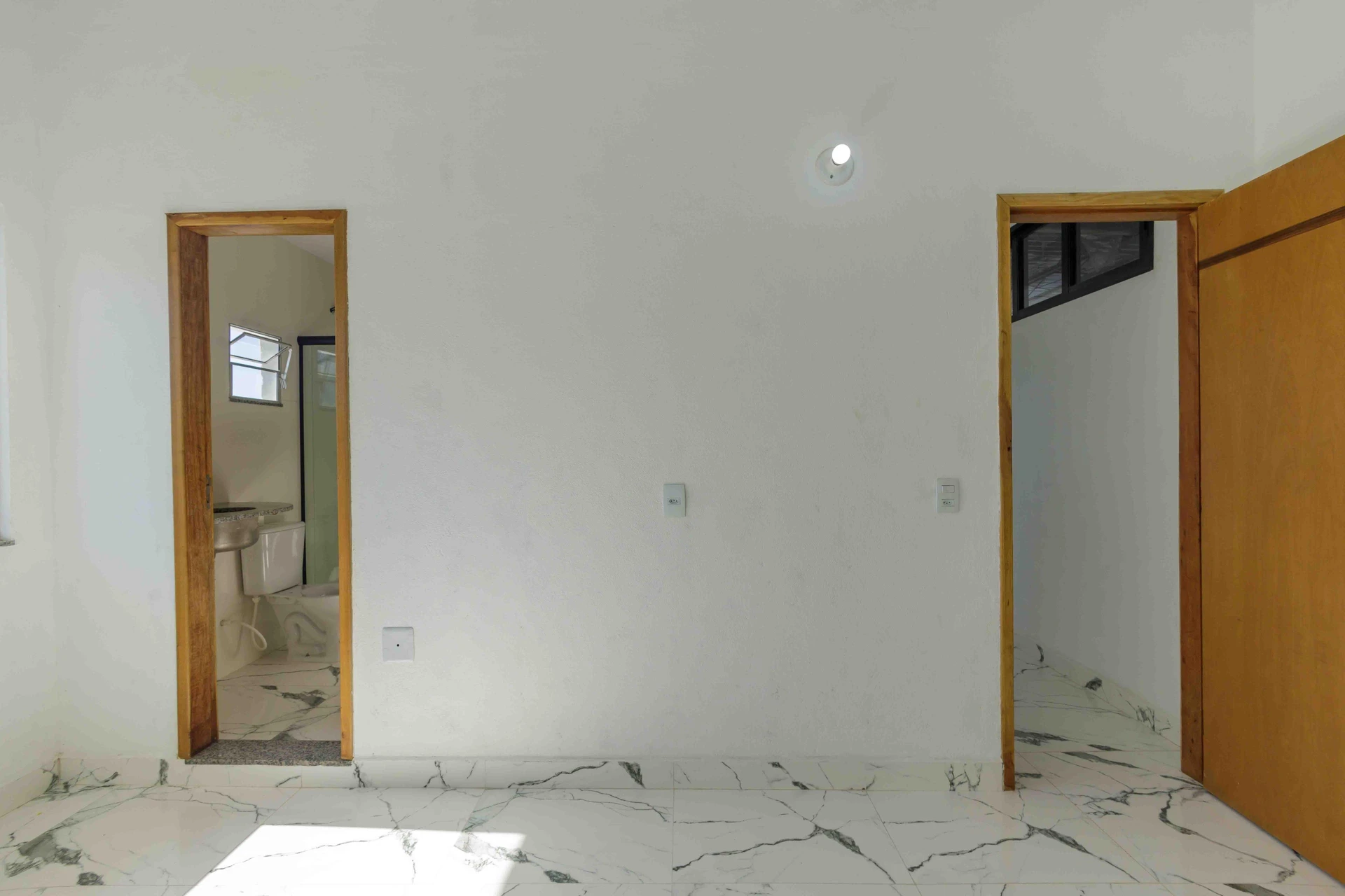 Monoambiente, 40 m², con ventanales de piso a techo — photo 21